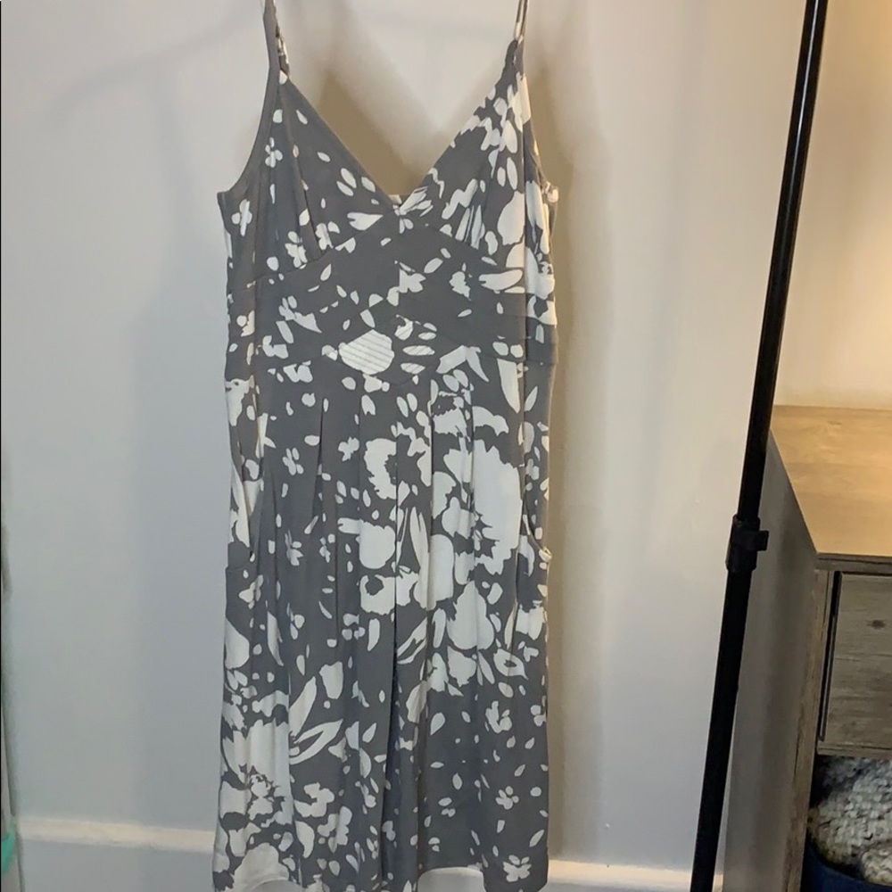 Gray & white midi dress with pockets